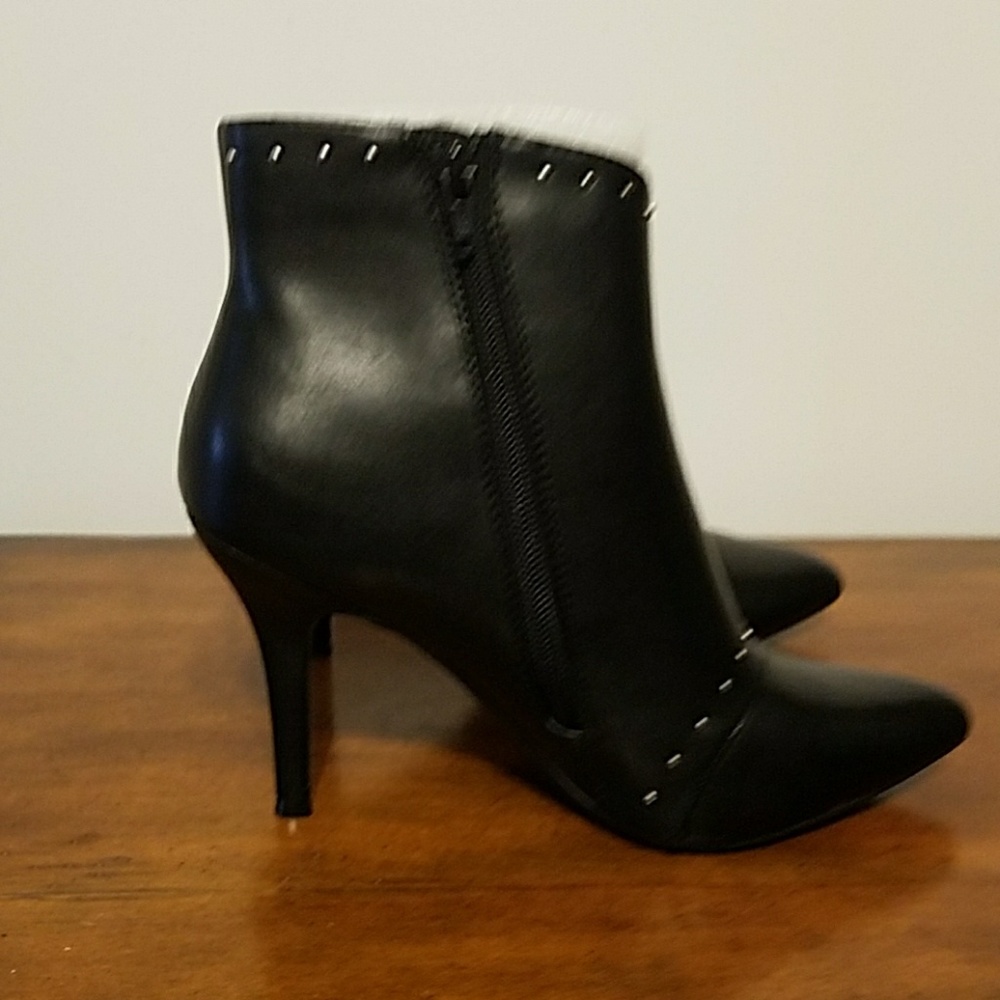 The Limited 'Trixxa' faux leather booties - Picture 2 of 5